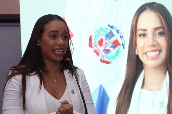 Betty Gerónimo aspira ser la primera alcaldesa del municipio Santo ...